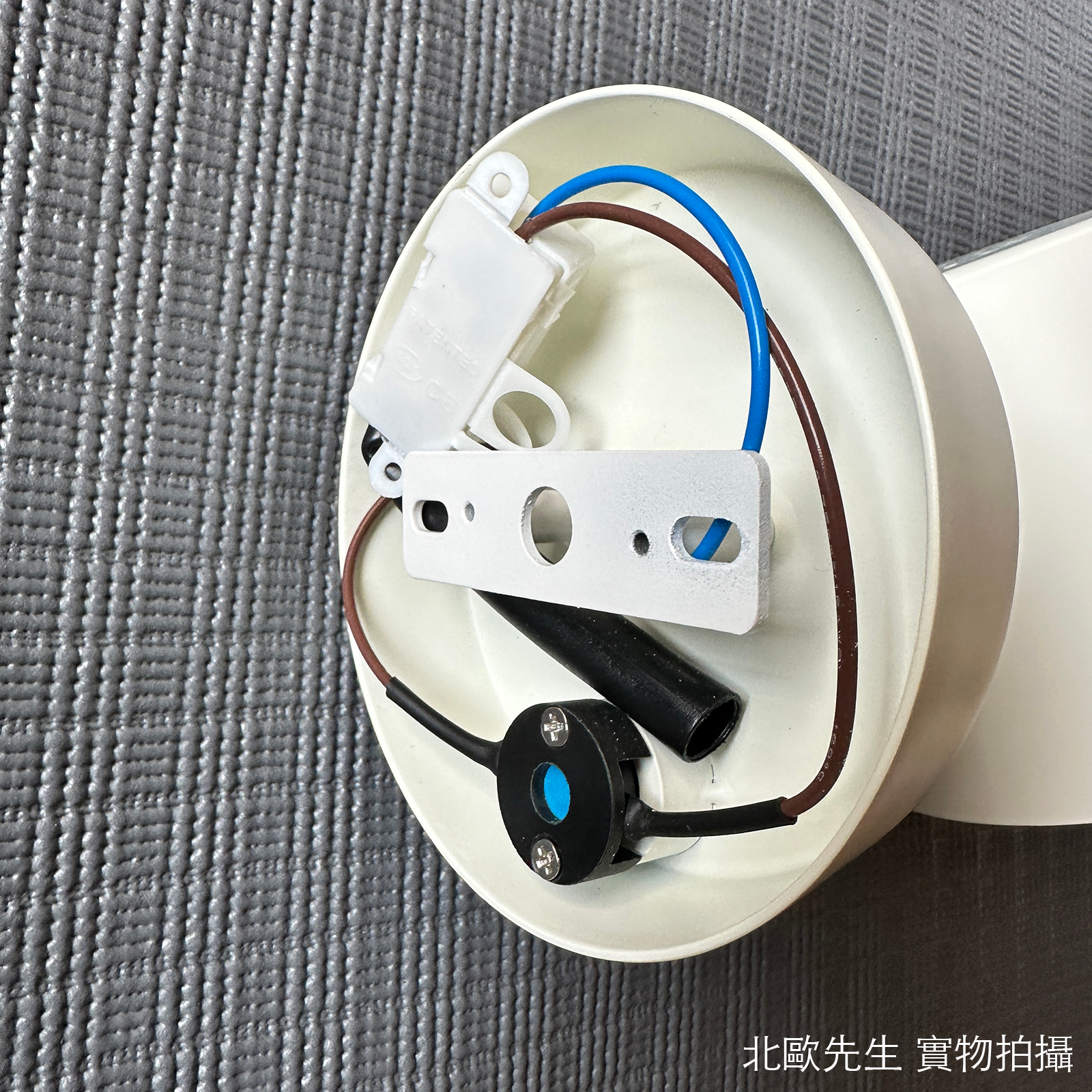Normann Copenhagen Rise Wall Lamp Hardwired 昇起系列 金屬壁燈 - 底座版