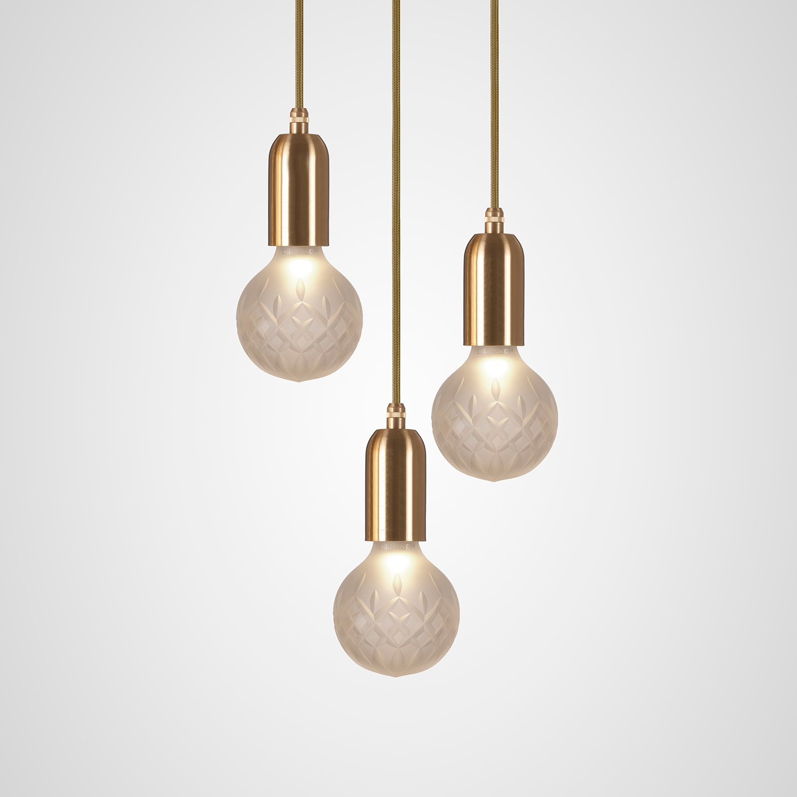 Lee Broom Crystal Bulb & Pendant Brushed Brass 水晶雕花系列 圓球吊燈 - 黃銅色